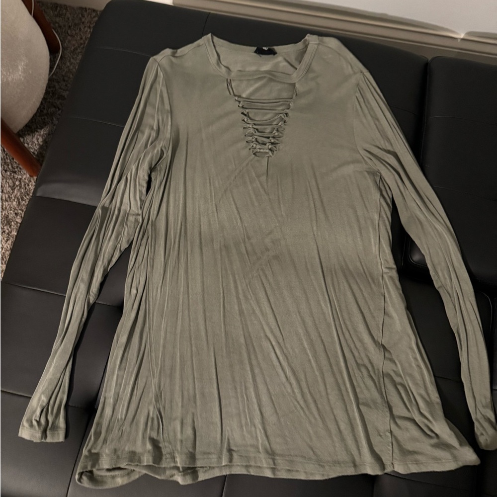 Women’s long sleeve tee